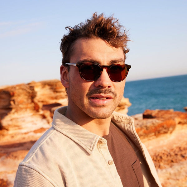Man looking front on wearing tortoise shell sunglasses